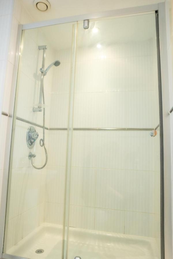 Newly Furnished Appartment Near Train Station Wolverhampton Bagian luar foto