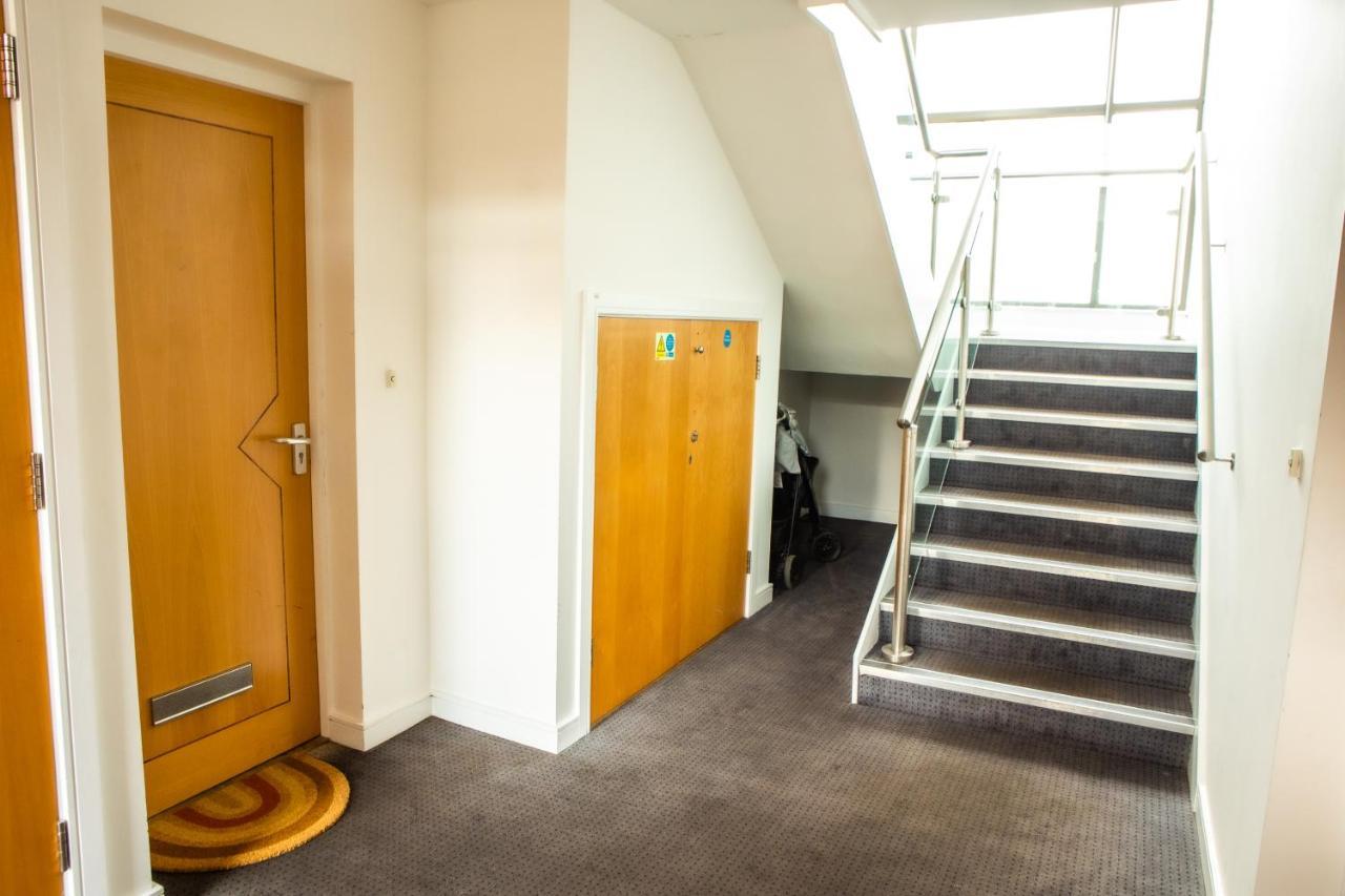 Newly Furnished Appartment Near Train Station Wolverhampton Bagian luar foto